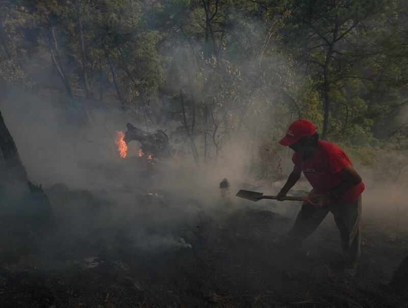 Continúan labores contra incendios forestales en Valle de Bravo