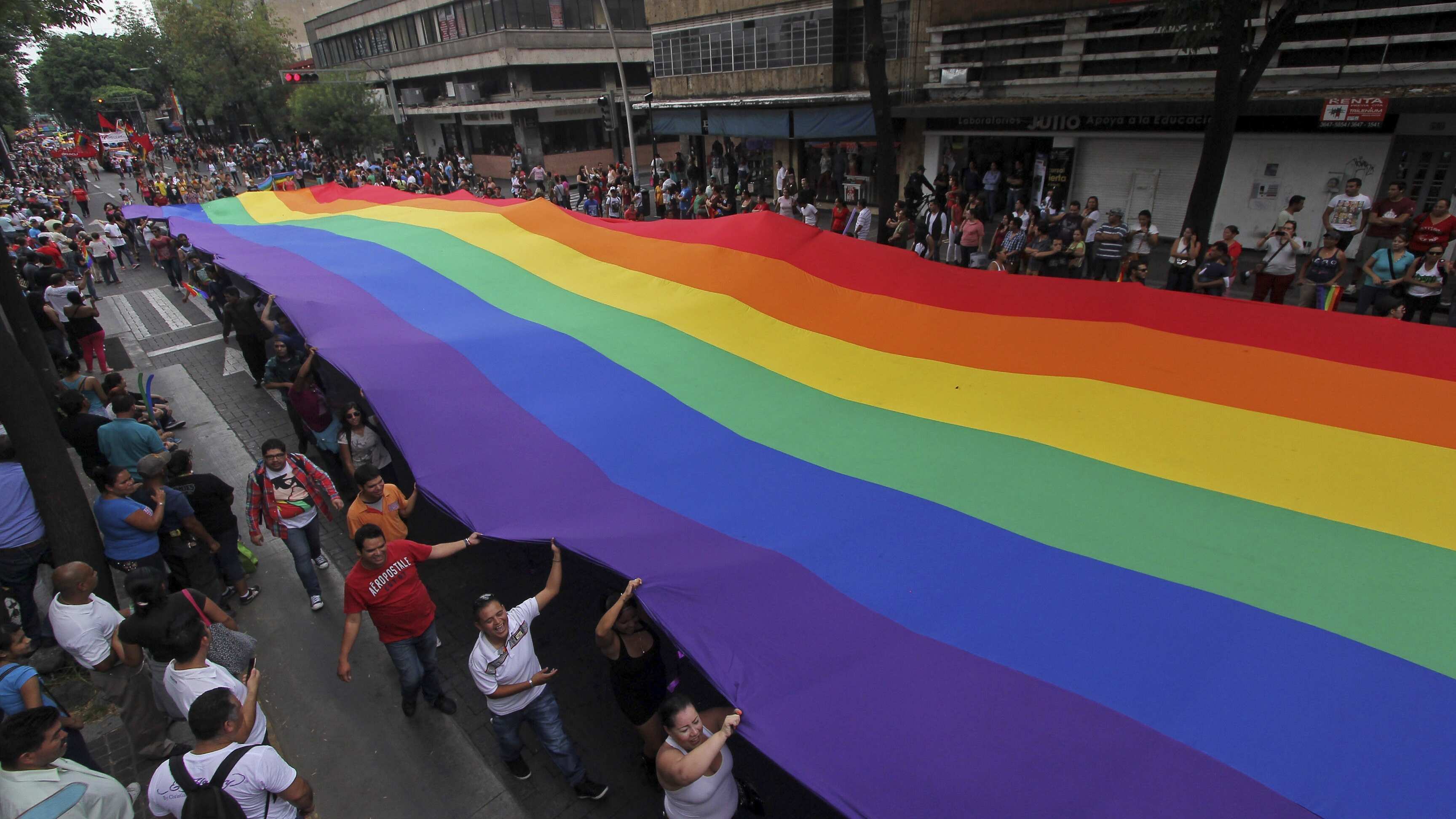 Las reformas que se hicieron para combatir las llamadas ECOSIG fueron muy laxas, denuncian los organismos defensores de los derechos LGBTTTI