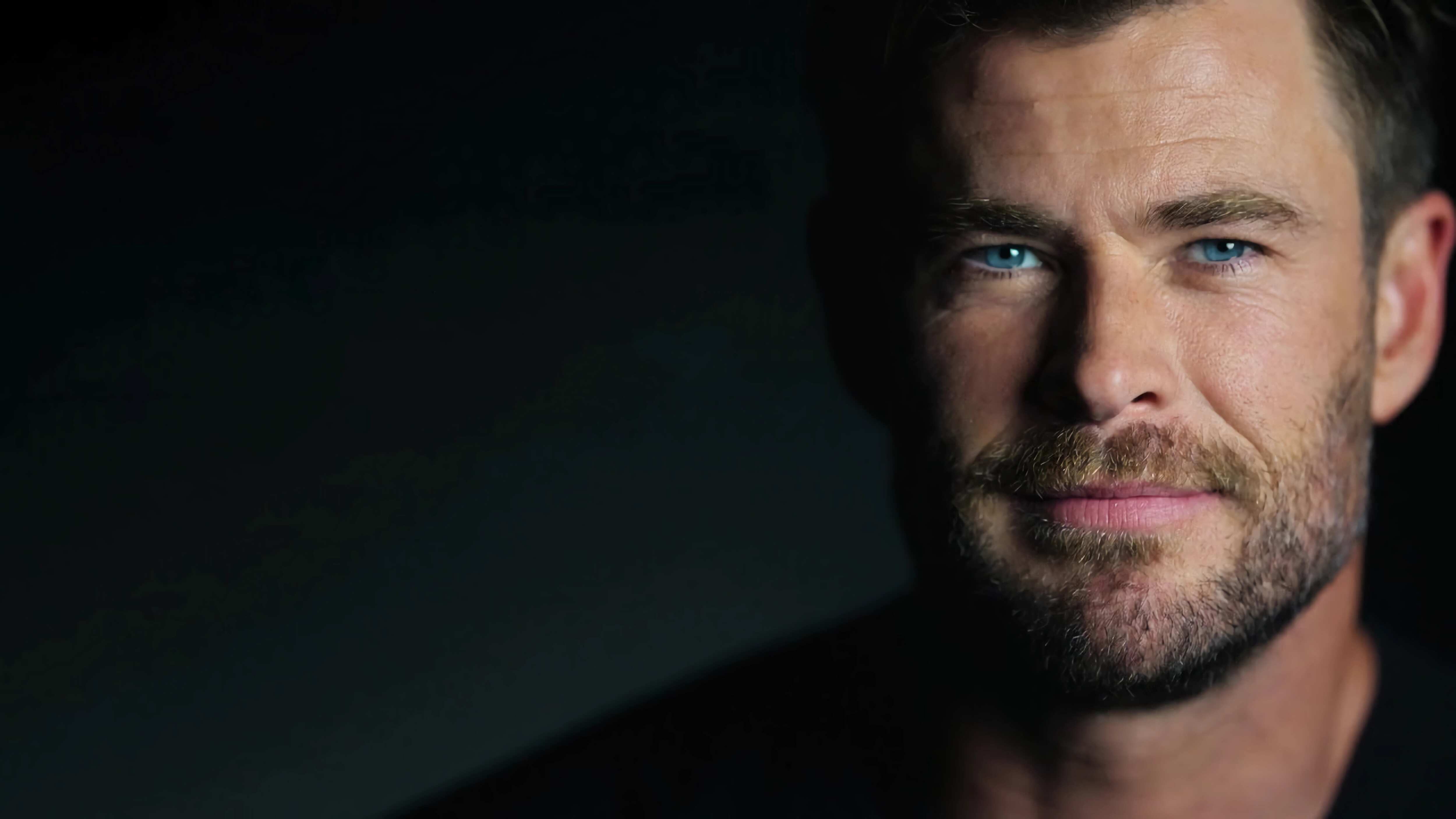 Nació en Australia el 11 de agosto de 1983 y comenzó su carrera como actor en 2002. Foto: NatGeo y Disney.