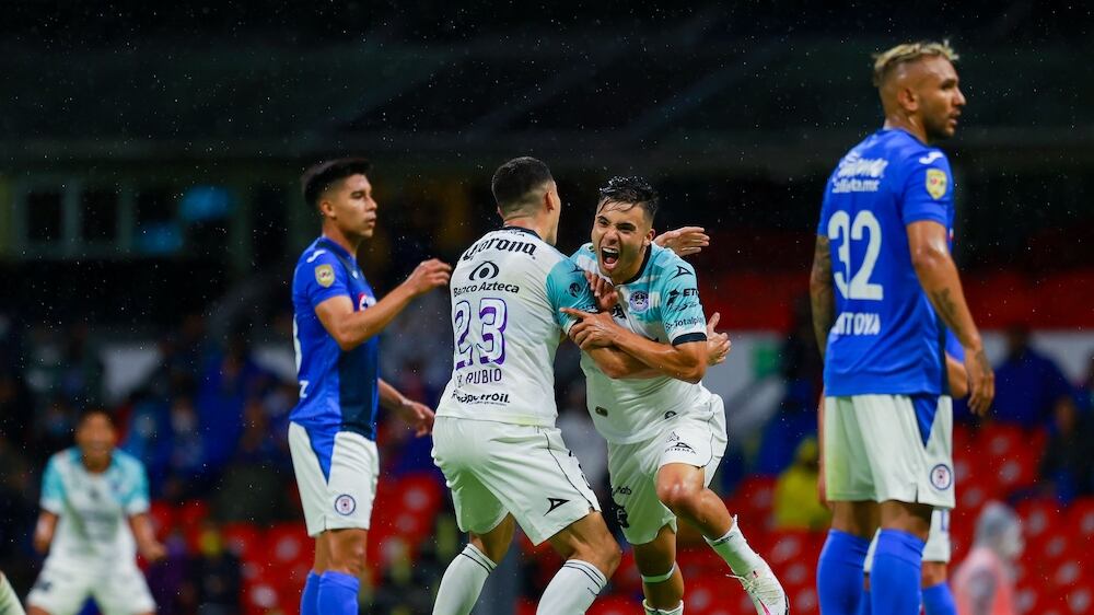Mazatlán FC descalabra al campeón Cruz Azul