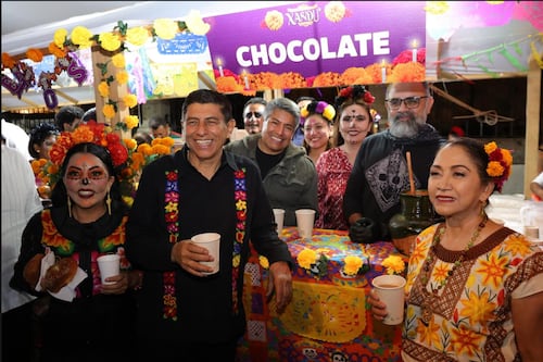Festeja Oaxaca el Día de Muertos con Verbena Popular Xandú en el Zócalo capitalino