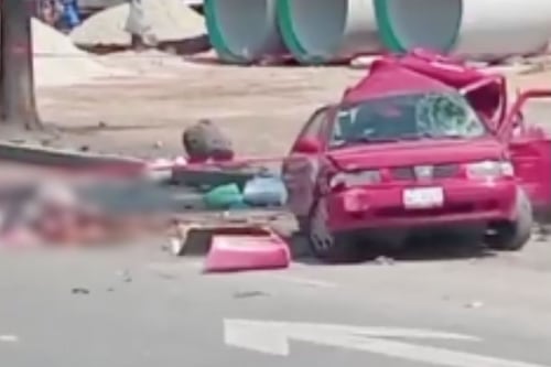 Fatal accidente de trailero deja dos muertos en la Calzada Ignacio Zaragoza; dos autos siniestrados