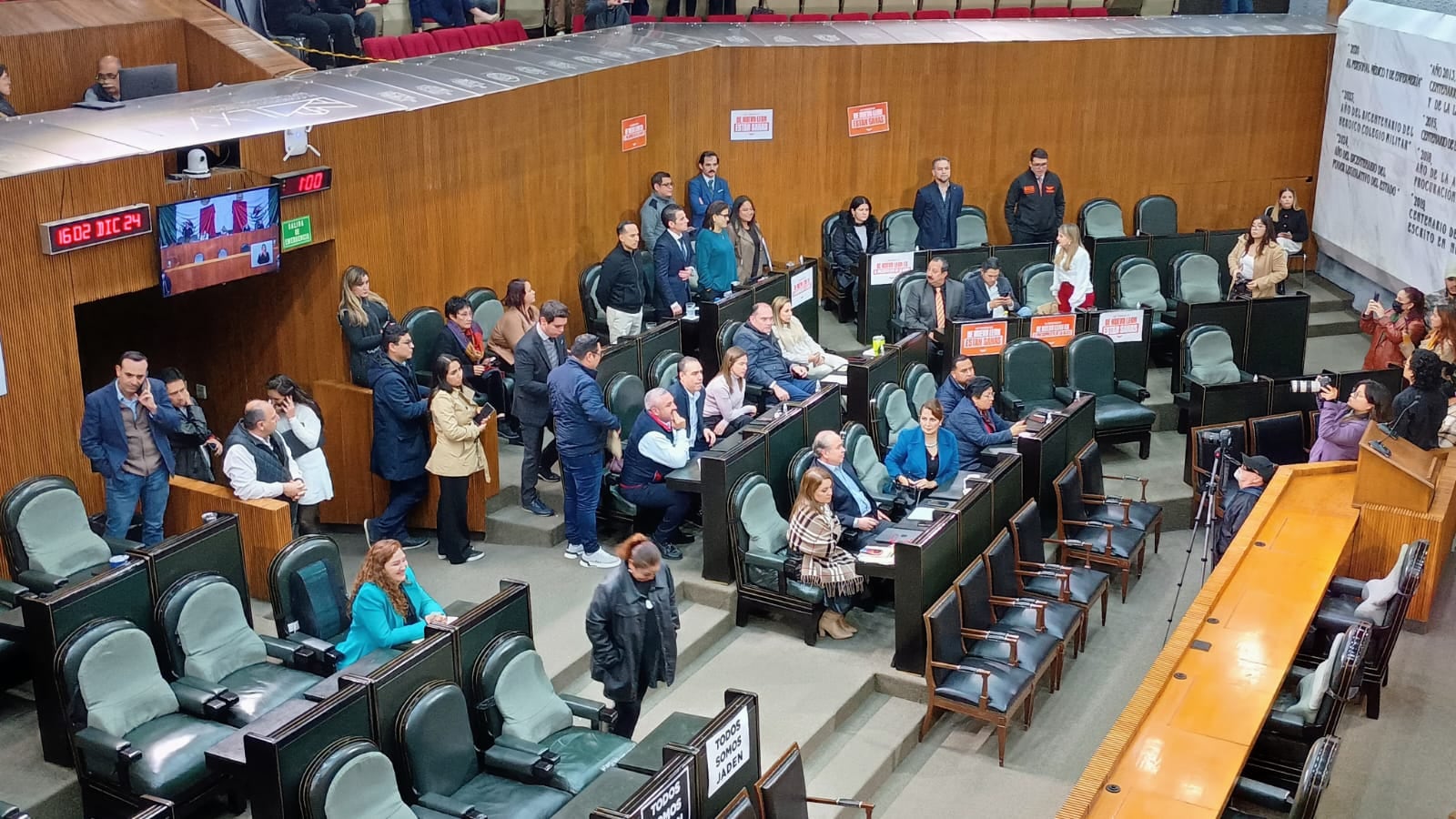 Durante más de cuatro horas se leyó el dictamen de egresos para finalmente ser rechazado.