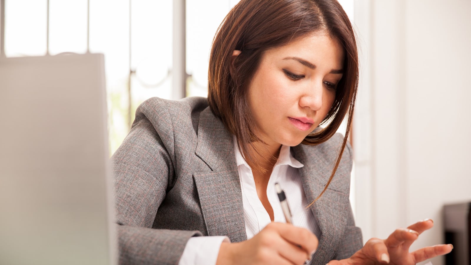 Cuatro de cada 10 mexicanos tienen acceso a la banca digital; la regulación, la falta de cultura financiera y el miedo al fraude limitan su expansión.