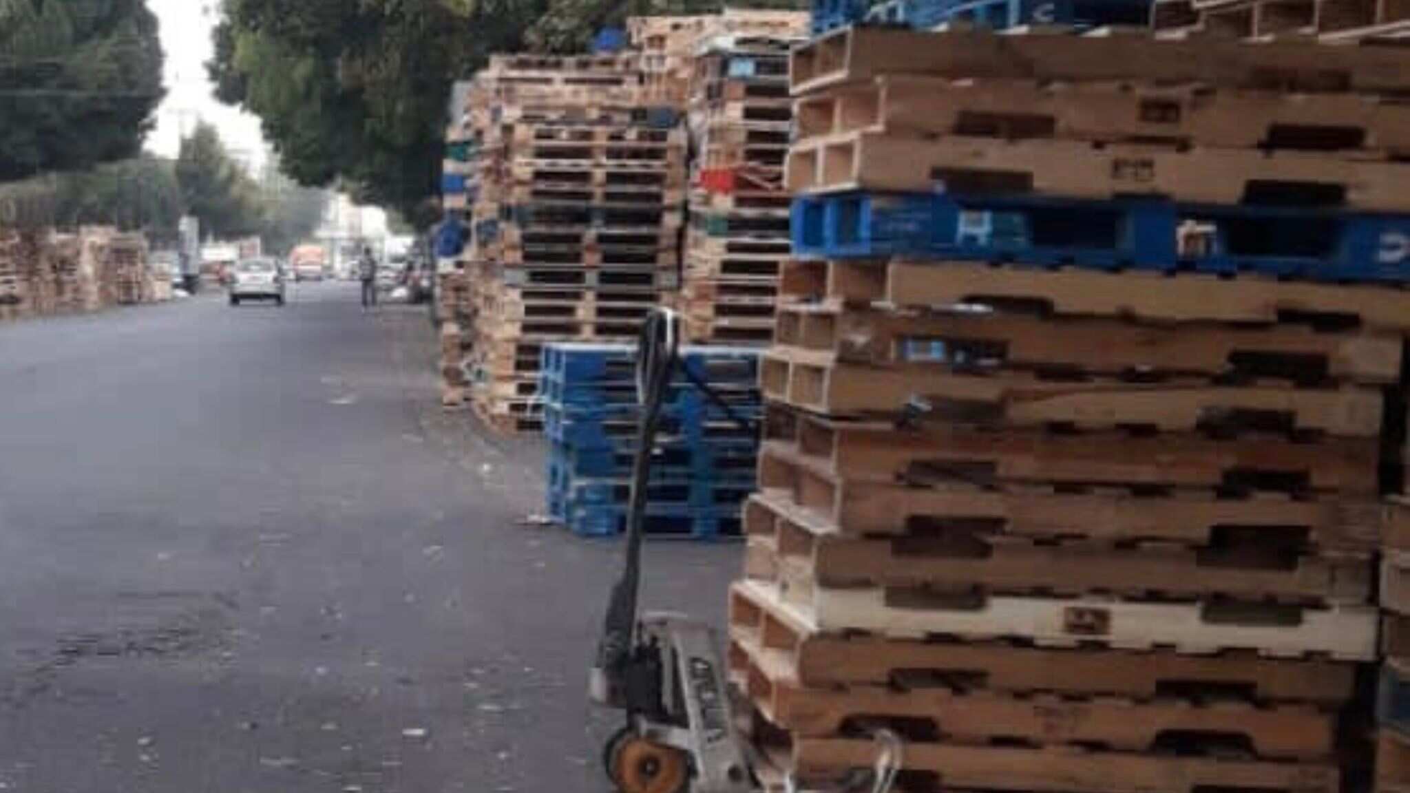 Pallets en calzada Coltongo.