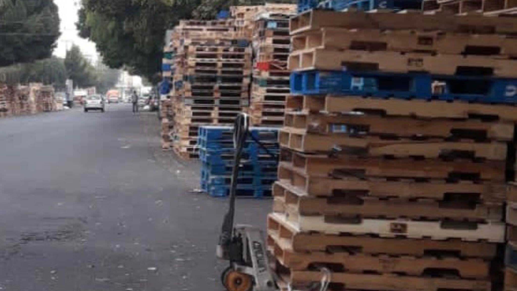 Pallets en calzada Coltongo.