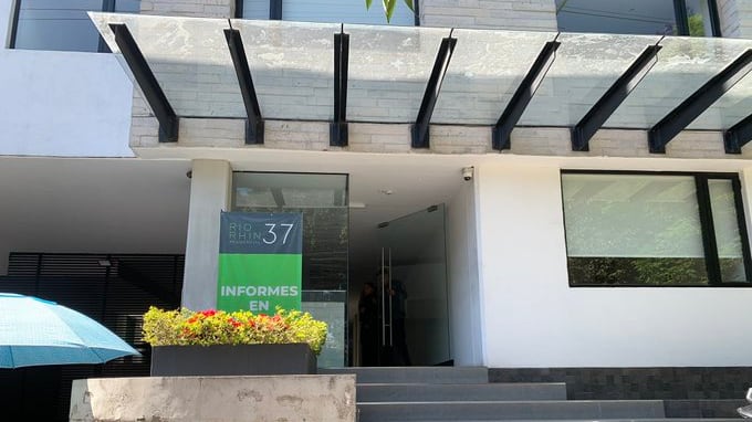 Dos mujeres fueron halladas sin vida al interior de un departamento.