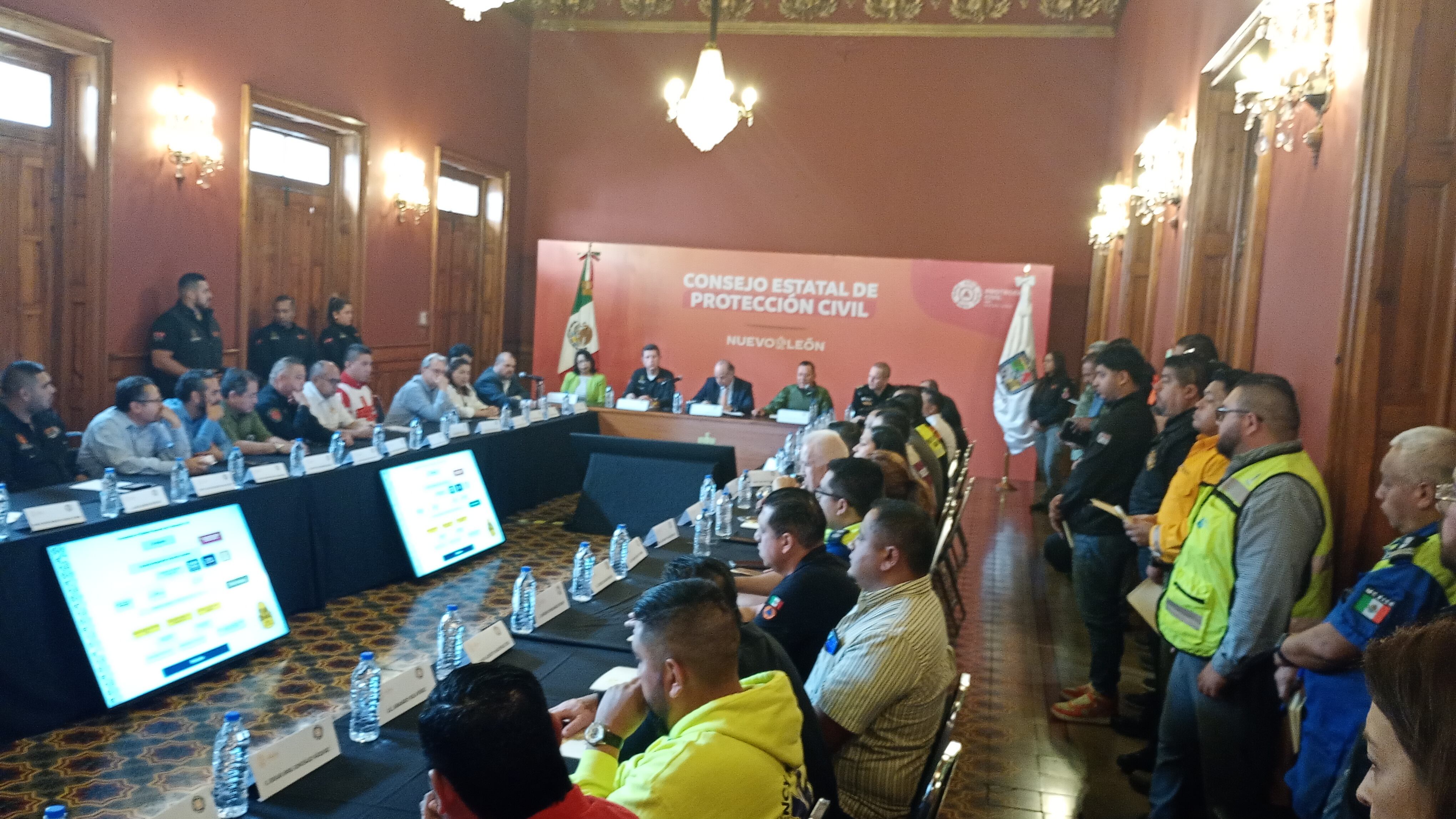 En la reunión participaron autoridades federales, estatales y municipales.