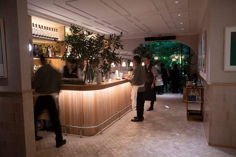 Los restauranteros dueños de Grupo Hunan organizaron una gran reunión para reabrir las puertas del bistró Lampuga, ubicado en Anatole France, Polanco.