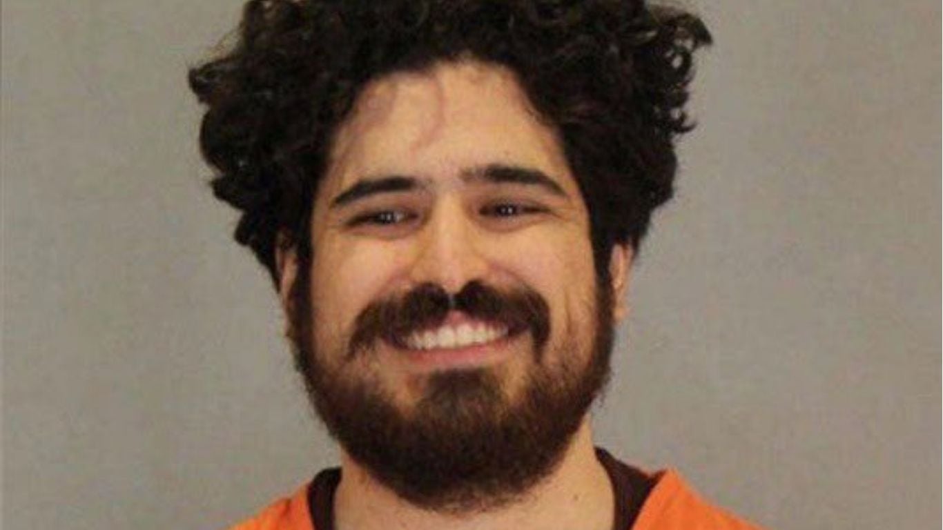 Detienen a mexicano acusado de planear ataque contra evento de UFC durante festejos de Trump