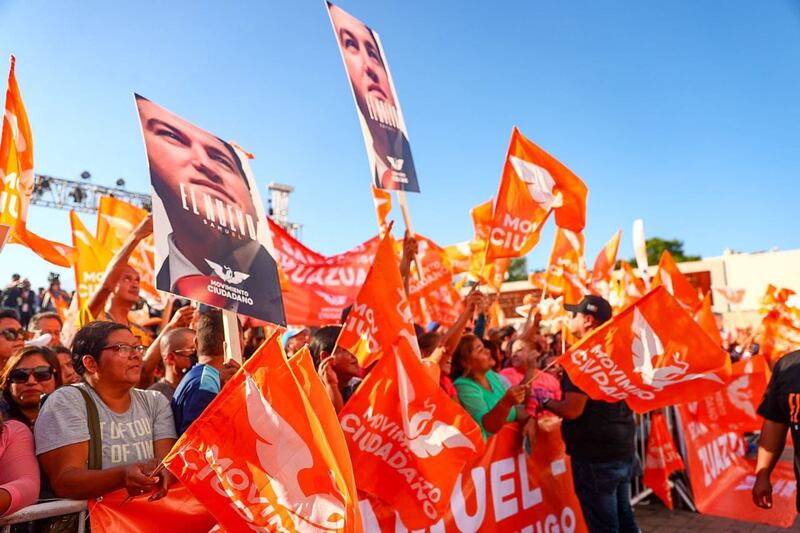 Las miles de personas asistentes manifestaron su furor en el evento.