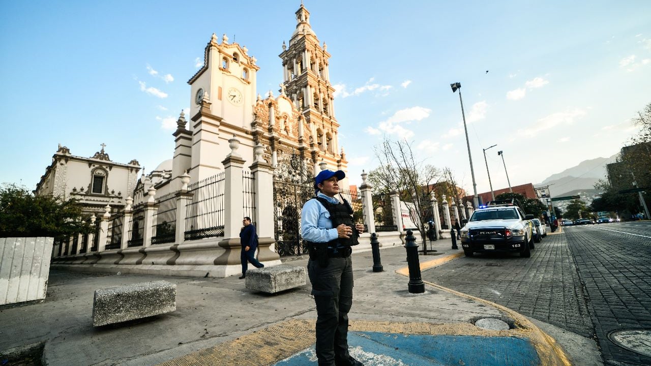Al interior de las colonias también, en donde le corresponde la vigilancia a la corporación regiomontana, se estarán intensificando los rondines.