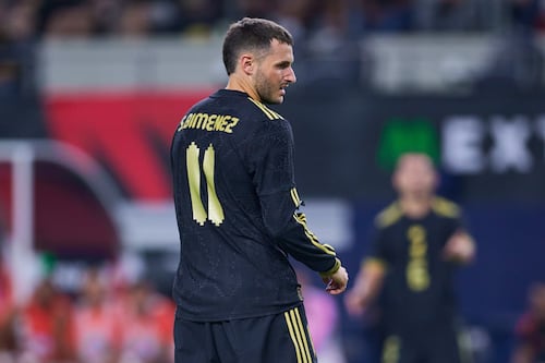 Santiago Giménez en riesgo de ir al Mundial 2026: Sería operado y Milan ya busca su reemplazo