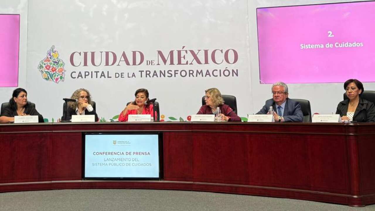 Clara Brugada apuesta por desfeminizar los trabajos en las casas de la CDMX.