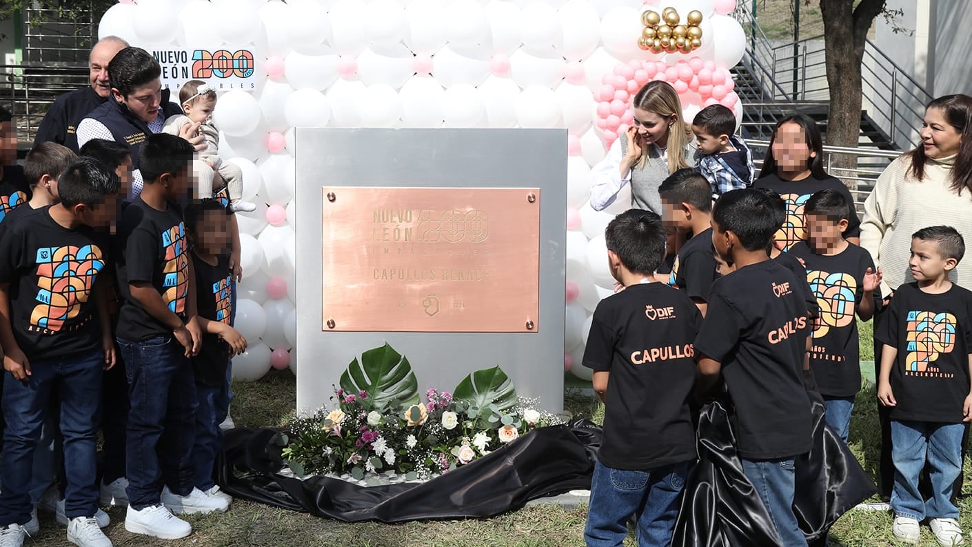 García y Rodríguez estuvieron rodeados de los chicos que viven en Capullos y de funcionarios del gabinete.