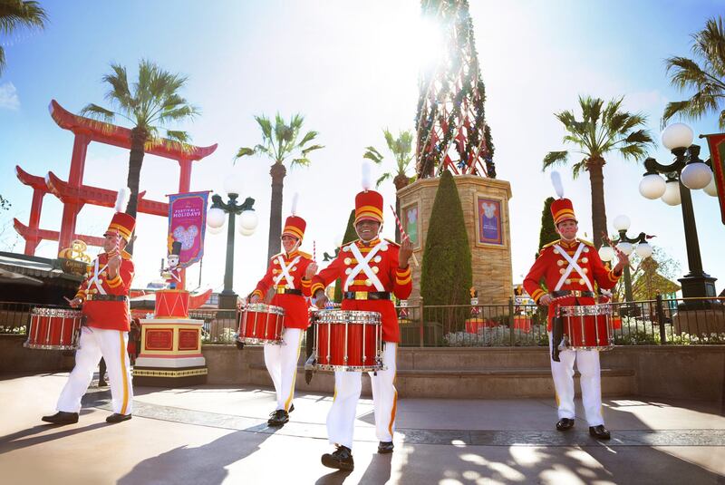La sede en California ha revelado su mágica guía de entretenimiento para estas fiestas, llena de experiencias únicas e imperdibles