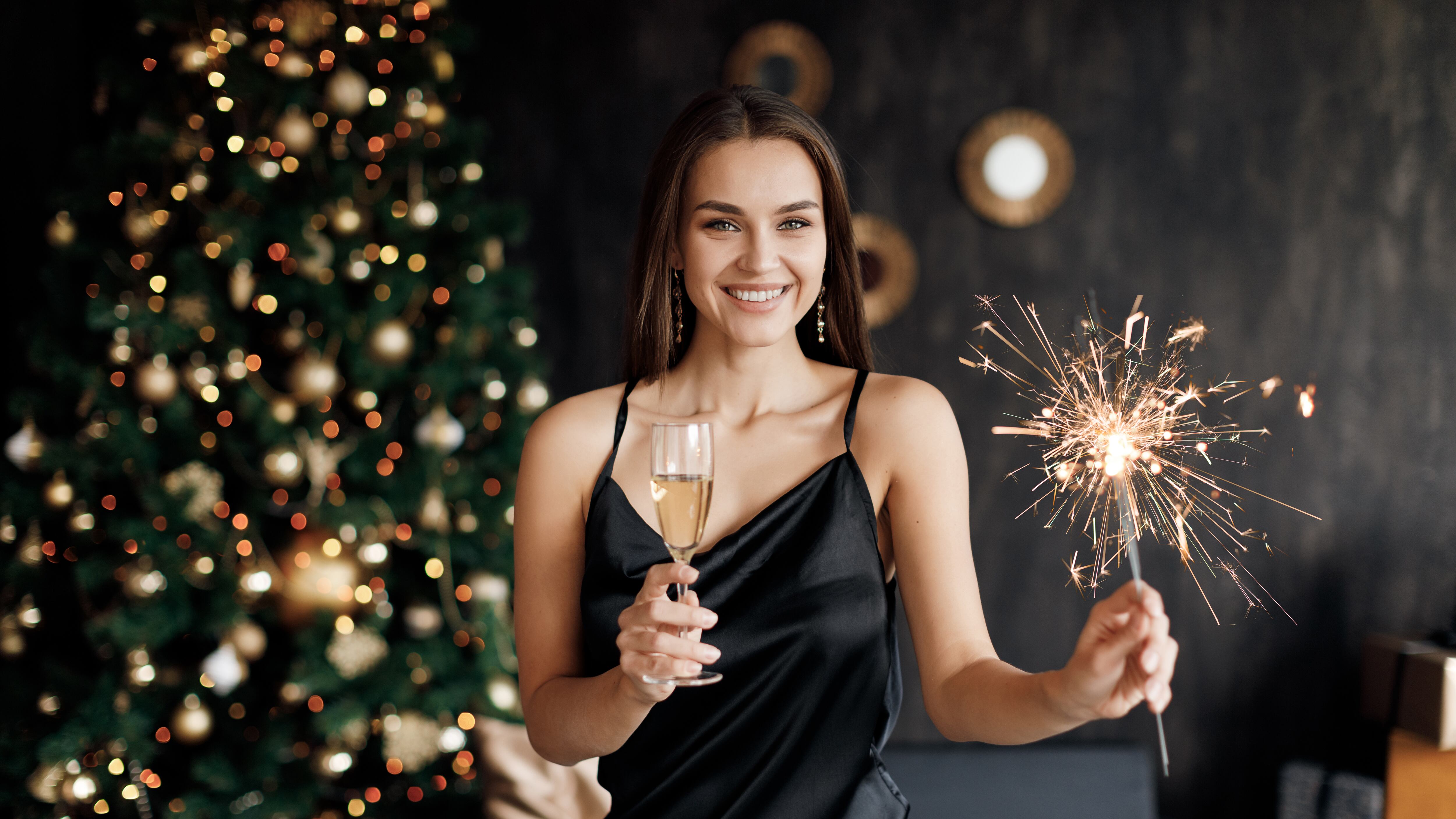 Para tener un look de impacto, te compartimos cinco estilos para estas fiestas que cierran la temporada