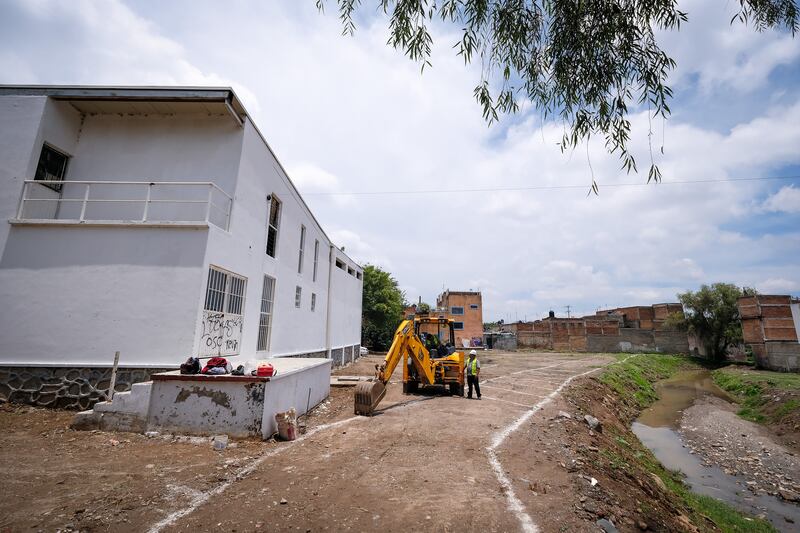 También se inició la construcción de la Cruz Verde en la colonia El Rosario.