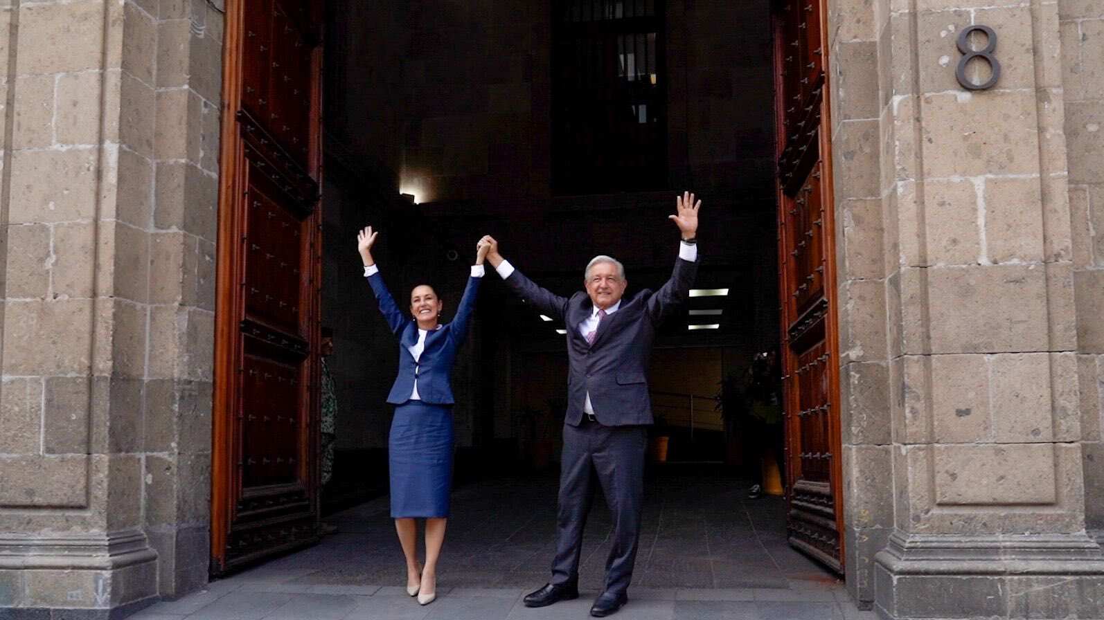 Claudia Sheinbaum fue recibida en el Palacio Nacional para una conferencia de prensa.