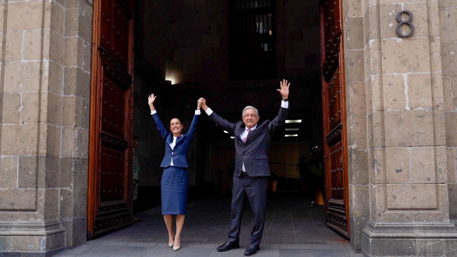 Claudia Sheinbaum fue recibida en el Palacio Nacional para una conferencia de prensa.