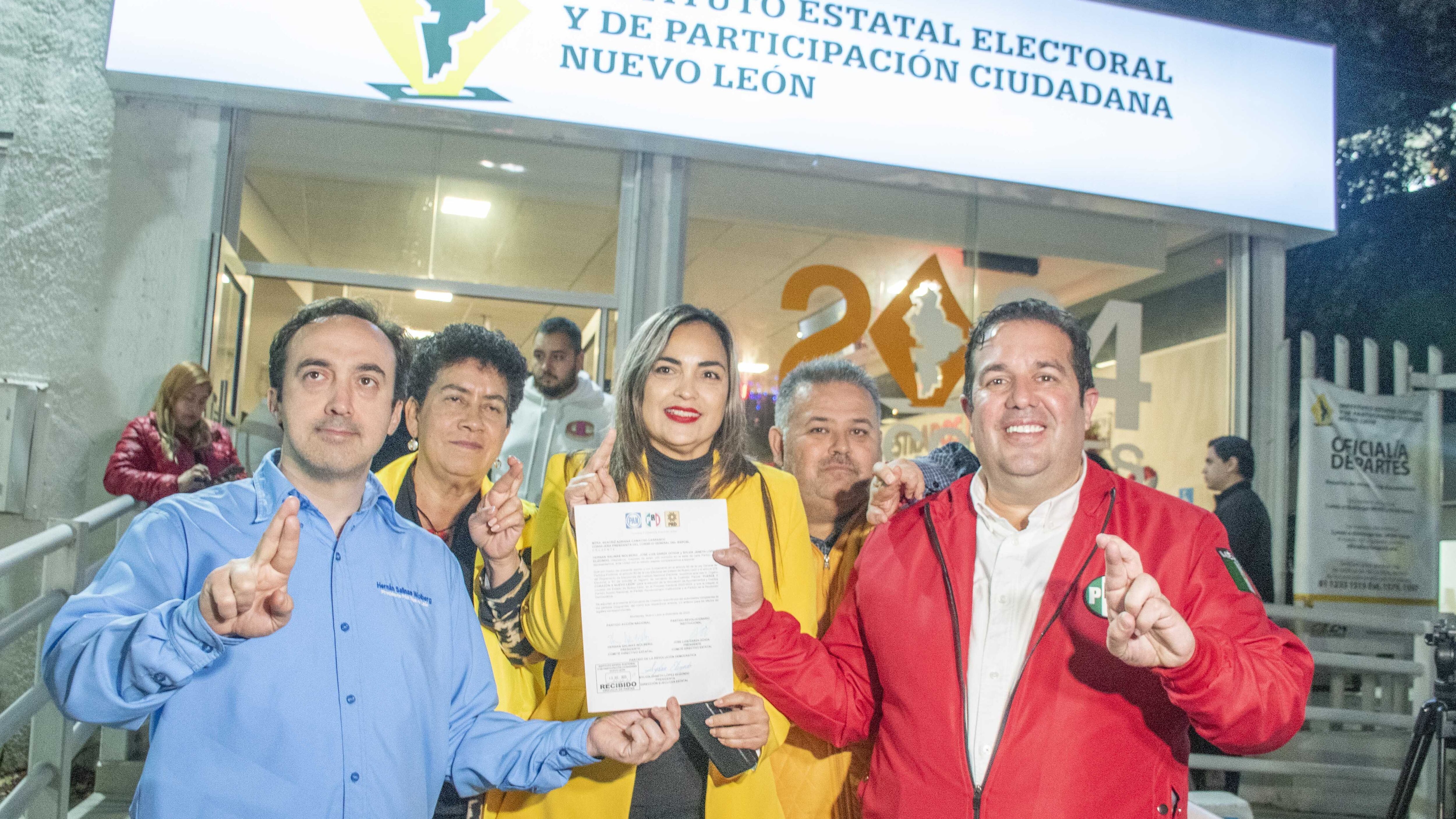 Hernán Salinas Wolberg, Sylvia Elizondo y José Luis Garza Ochoa, dirigentes estatales de PAN, PRD y PRI.