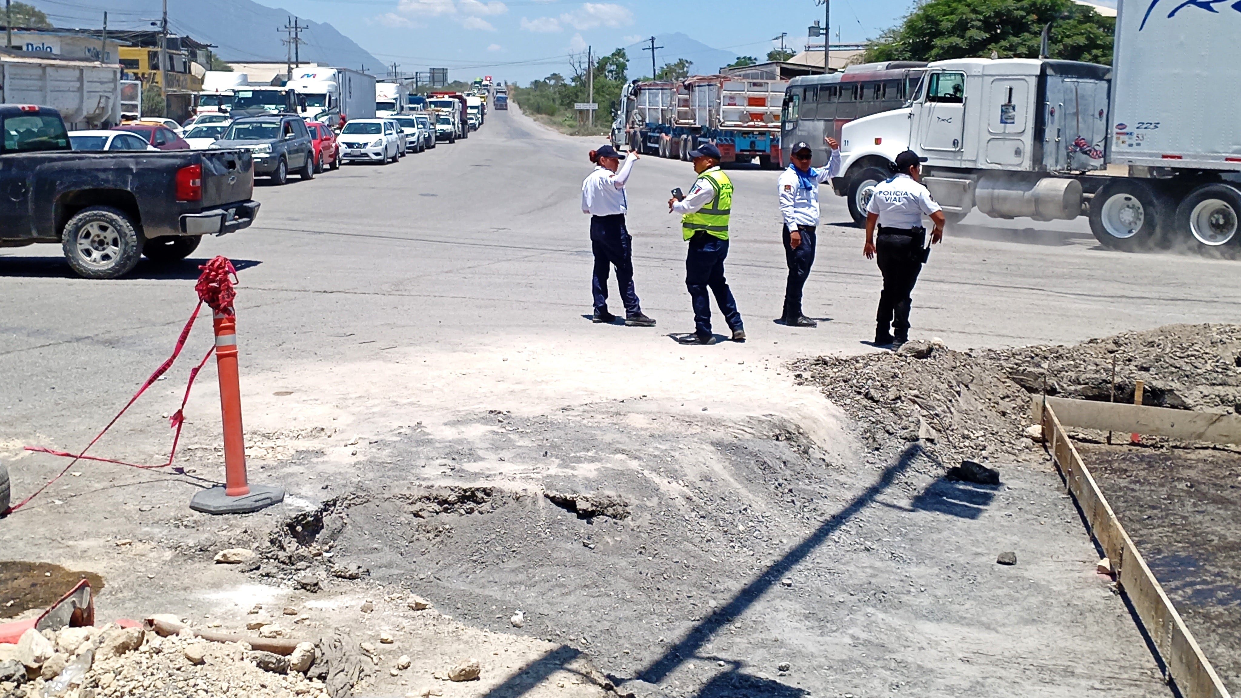 En el tramo entre Carretera a Monclova y Libramiento, la Carretera a Colombia funcionará únicamente con dirección al norte.