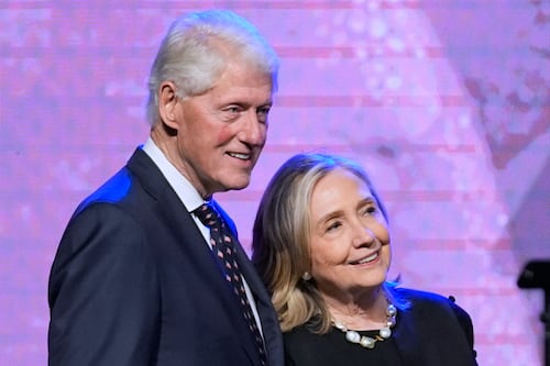 Bill y Hillary Clinton testificarán por el caso Epstein, ¿esto los libra de ir a prisión?