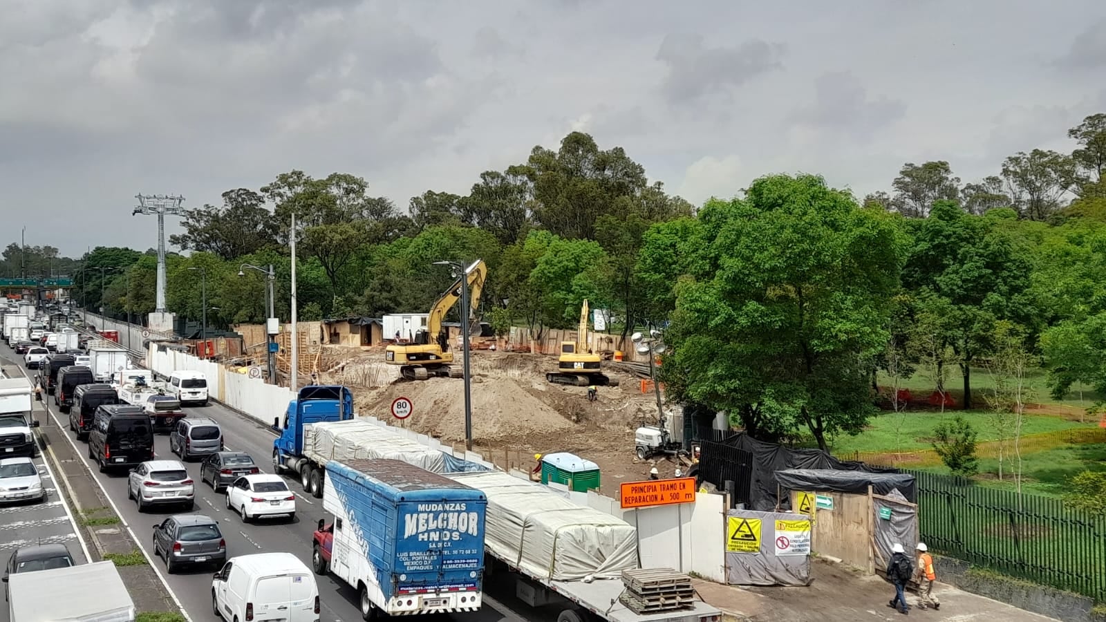 Obras de la estación Panteón Dolores de la Línea 3 del Cablebús.