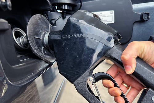¿Cómo es que Costco logra vender gasolina barata en Estados Unidos?