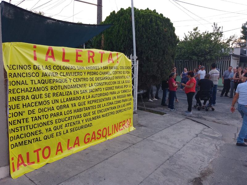 Los opositores a la obra afirman que la gasolinera no cumple con los planes parciales de desarrollo de la zona.