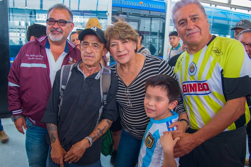 Delfina Gómez aborda nuevas unidades del Trolebús Chalco con familias mexiquenses en primer día de servicio
