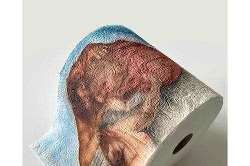 Pinturas sobre toallas de papel que celebran lo efímero