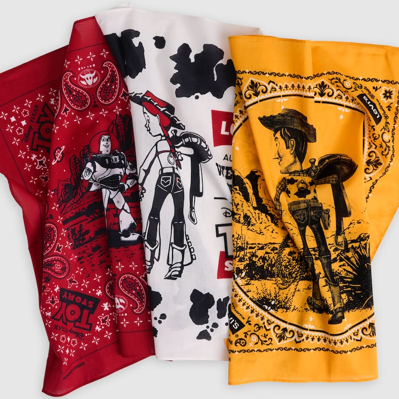 Denim, parches, bordados y mucha vibra cowboy, así es como Levi’s celebra tres décadas de amistad y aventuras con una línea inspirada en los personajes más entrañables de esta cinta