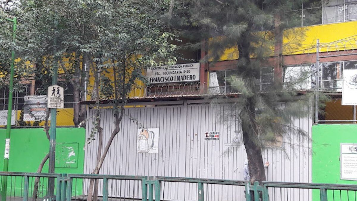 Alumnos de secundaria de intoxican tras hacer reto viral de TikTok.