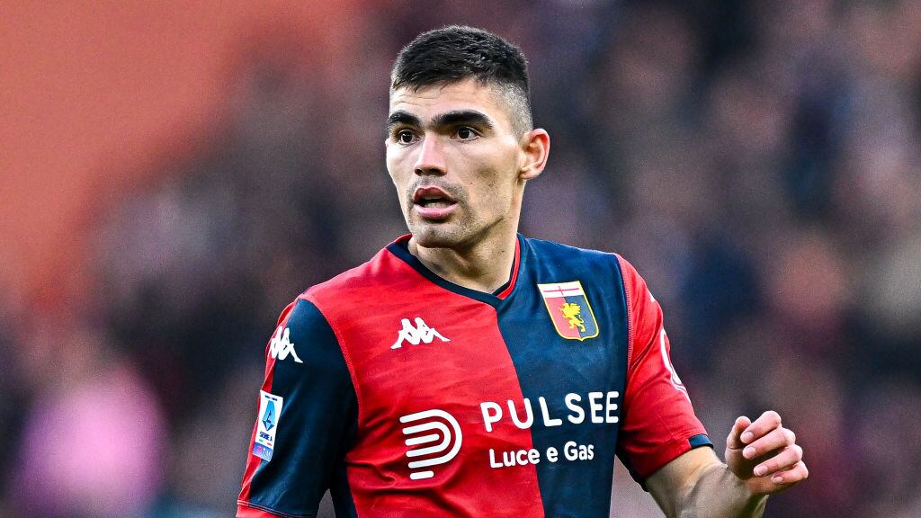 Johan Vásquez llegó a 50 partidos con la camiseta del Genoa.
