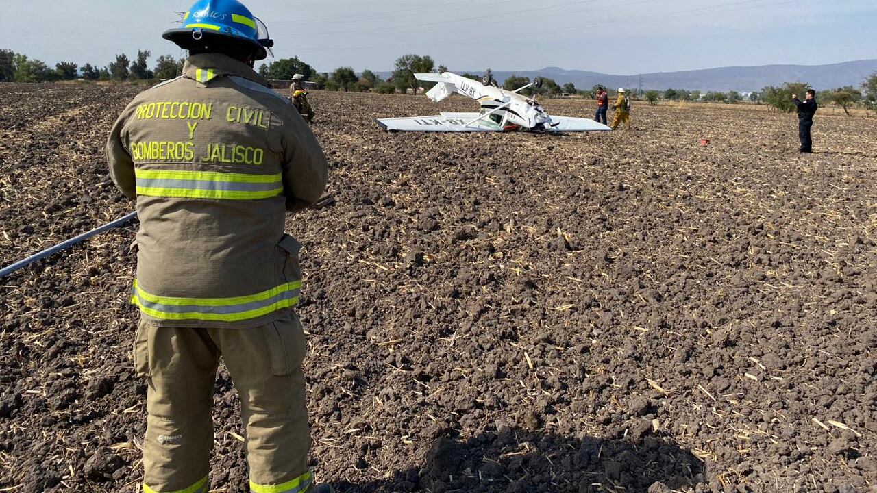 La avioneta era tripulada por un estudiante y su instructor, ambos resultaron con lesiones regulares.