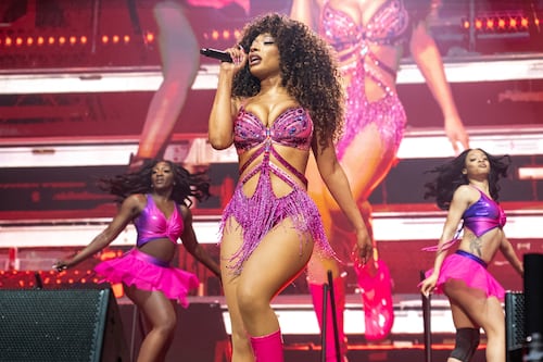 Megan Thee Stallion paraliza las redes tras modelar en la Semana de la Moda de Baño de Miami