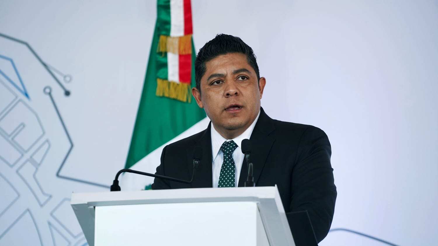 Gallardo se opone rotundamente al proyecto de Monterrey VI.