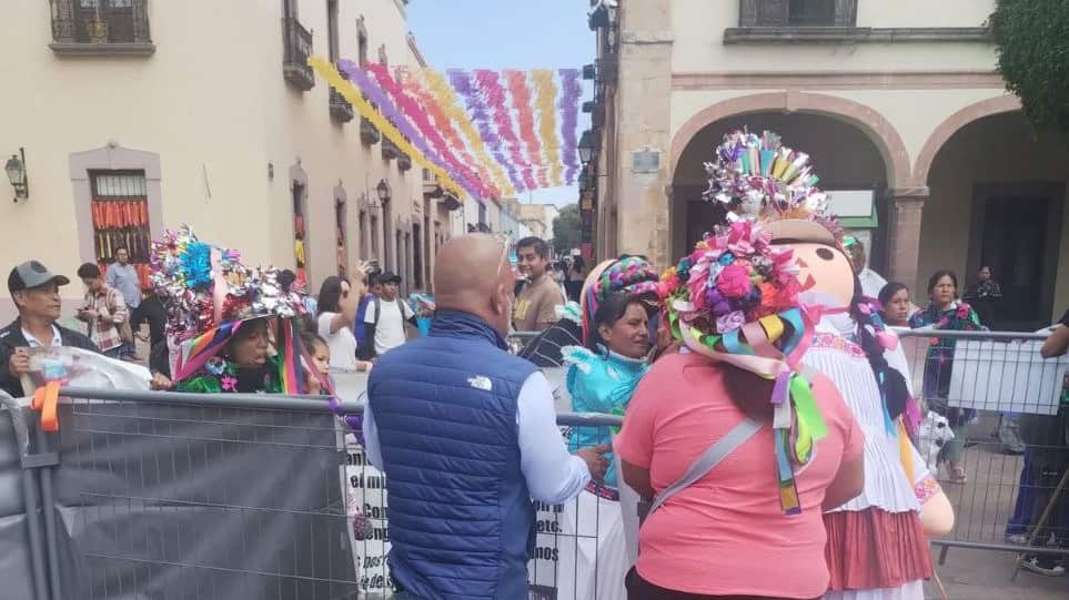 Se manifiestan artesanos en Centro Histórico; exigen apertura de espacios