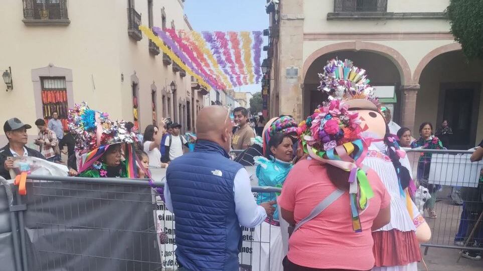 Se manifiestan artesanos en Centro Histórico; exigen apertura de espacios