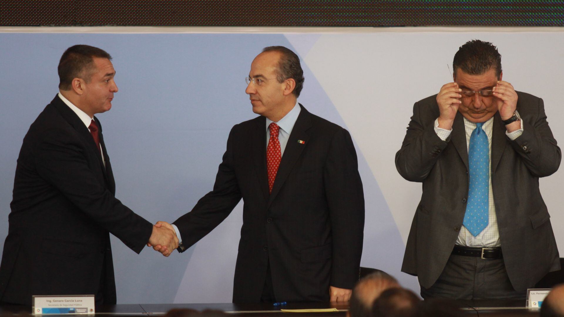 Felipe Calderón: mexicanos piden investigar por presunto narcotráfico