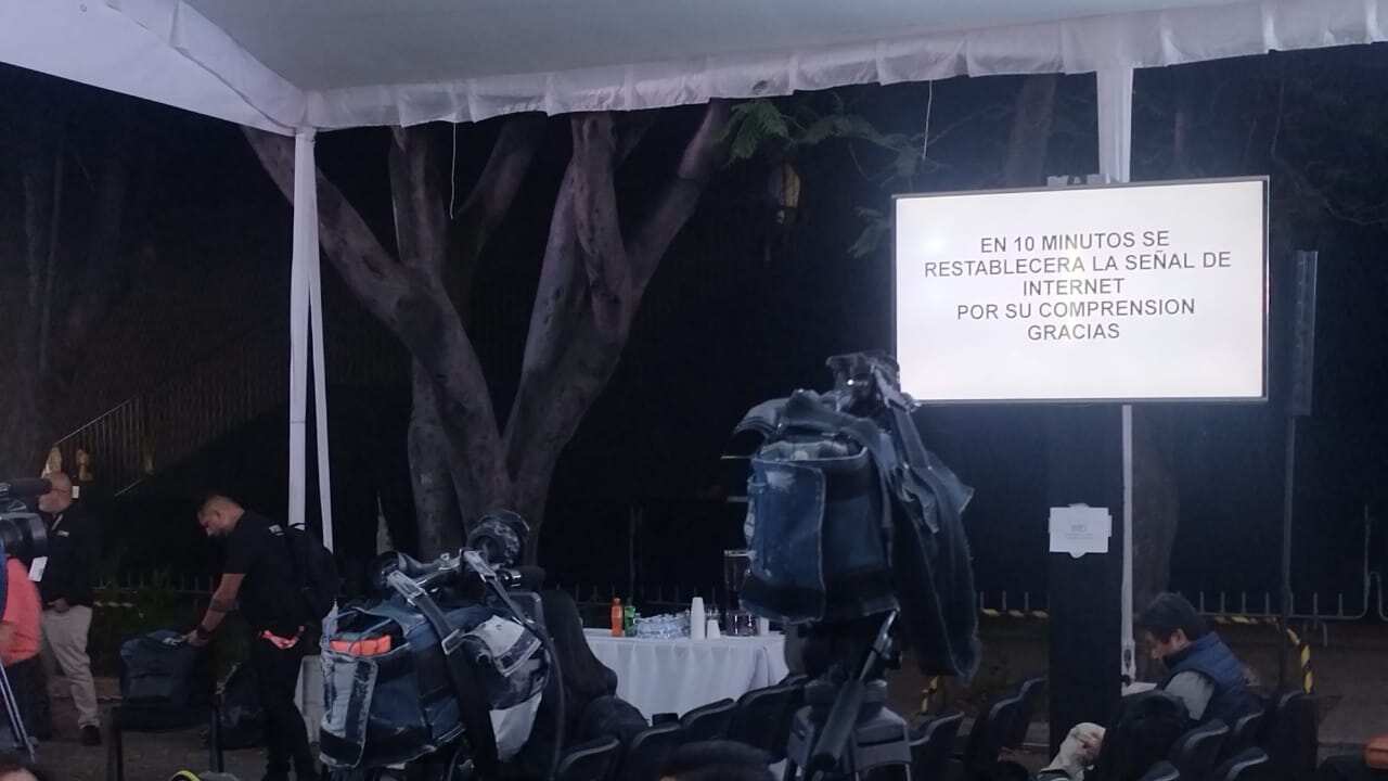 Segundo debate: internet falla en sala de prensa y causa molestia de la prensa