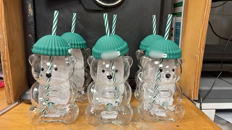 Vaso de oso de famosa cafetería se revende hasta en casi 14 mil pesos