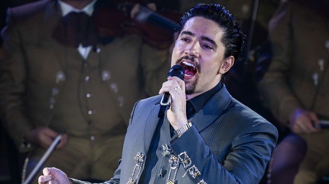 El cantante sigue con lazos fuertes con Vicente Fernández.