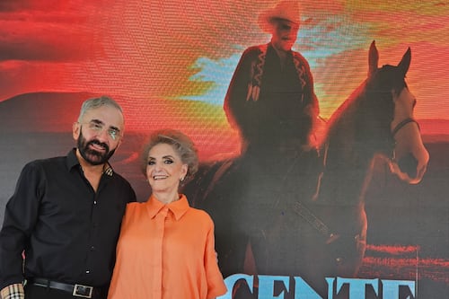 Vicente Fernández Jr. y Doña Cuquita se conmueven al hablar de Tributo al rey con banda de Vicente Fernández