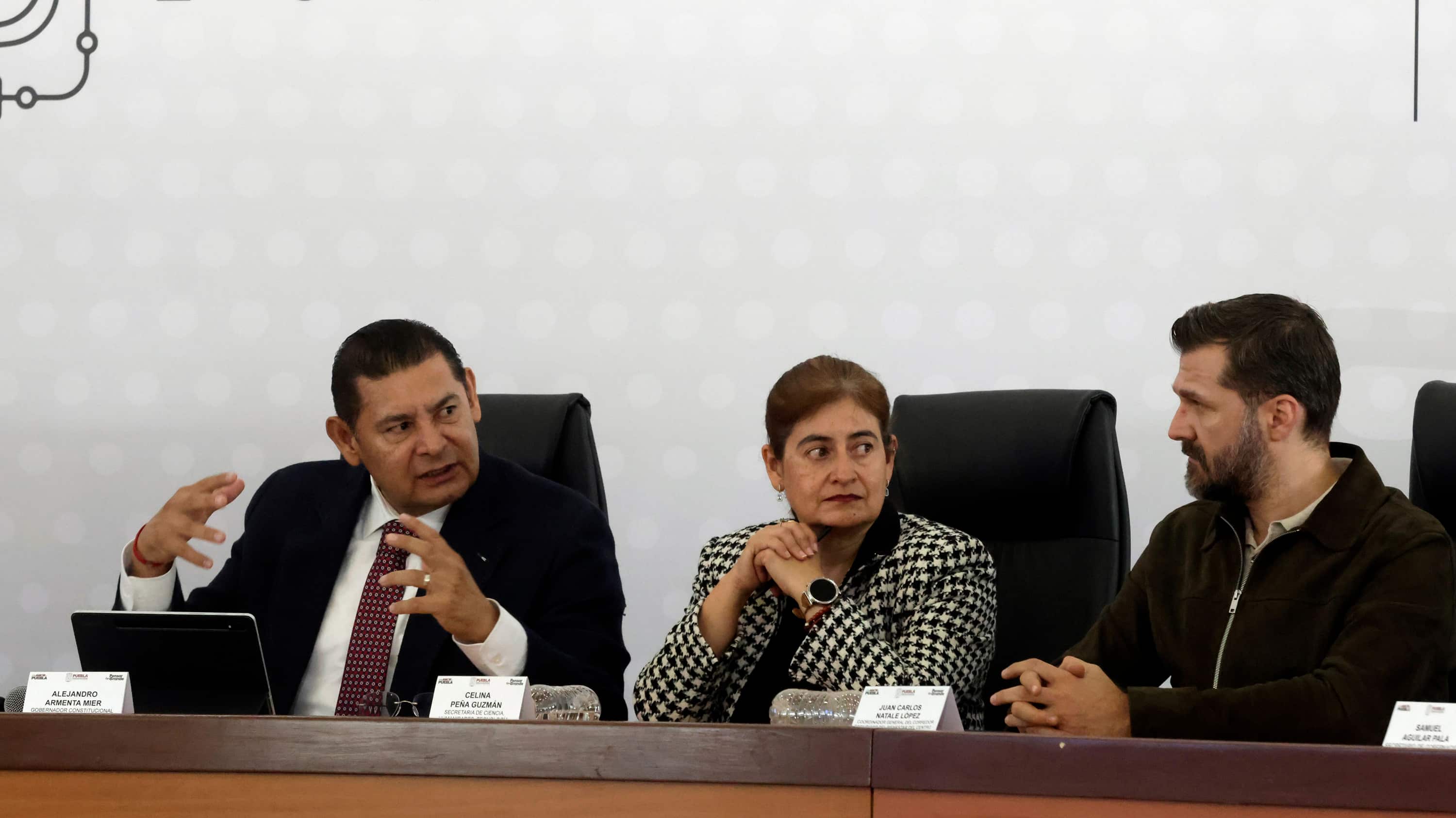 El mandatario poblano con Juan Carlos Natale.