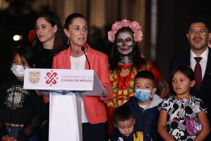 Encendido decorativo por el Día de Muertos en el Centro Histórico