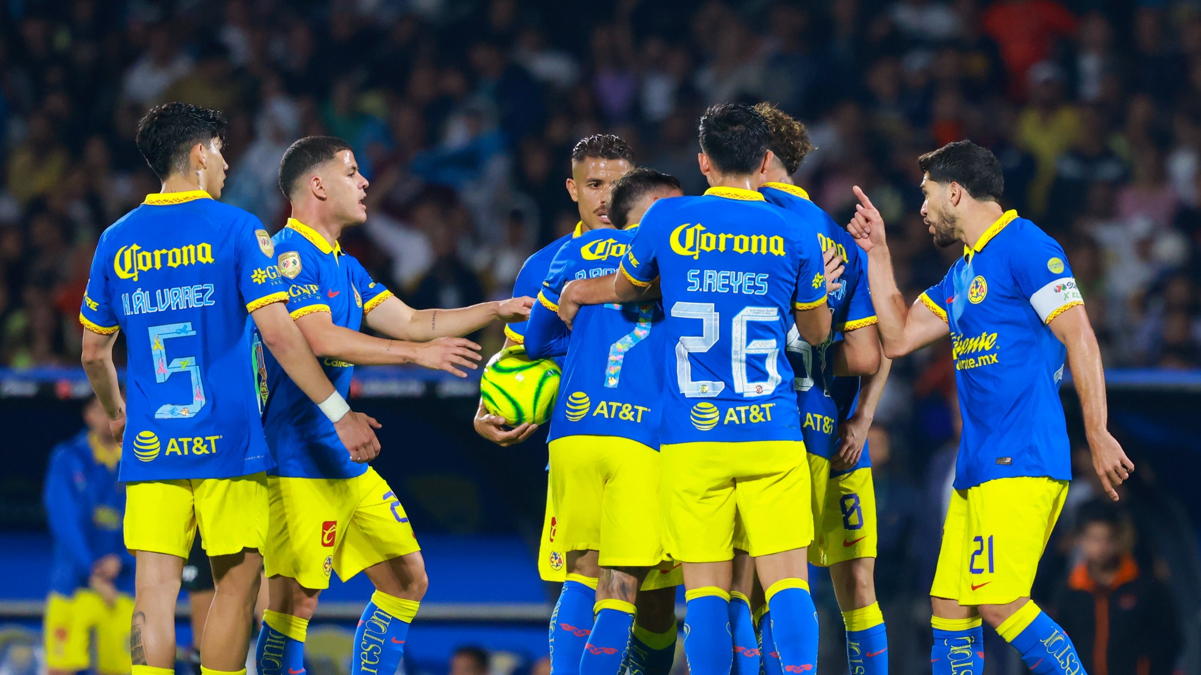 Henry Martin protagonizó una acalorada discusión con Brian Rodríguez en el Clásico Capitalino.