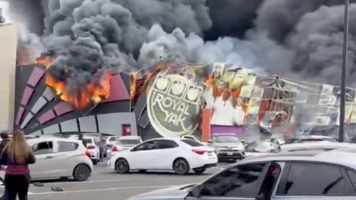 Video: Incendio en casino Royal Yak de Culiacán, Sinaloa