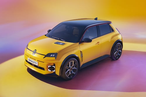 Renault 5 E-Tech quiere renovar a los eléctricos